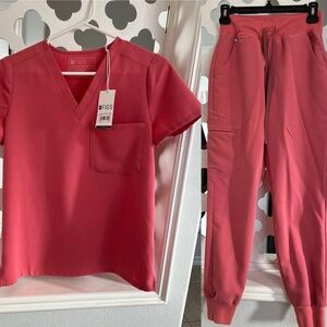 Figs Catarina scrub top, high-waisted Zamora joggers, Desert Rose, XS